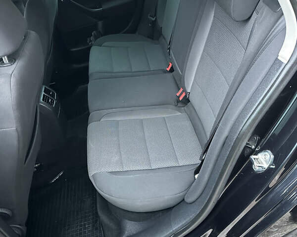 Черный Фольксваген Гольф, объемом двигателя 1.6 л и пробегом 248 тыс. км за 8199 $, фото 40 на Automoto.ua