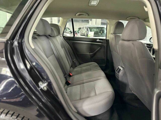 Черный Фольксваген Гольф, объемом двигателя 1.6 л и пробегом 265 тыс. км за 6999 $, фото 14 на Automoto.ua