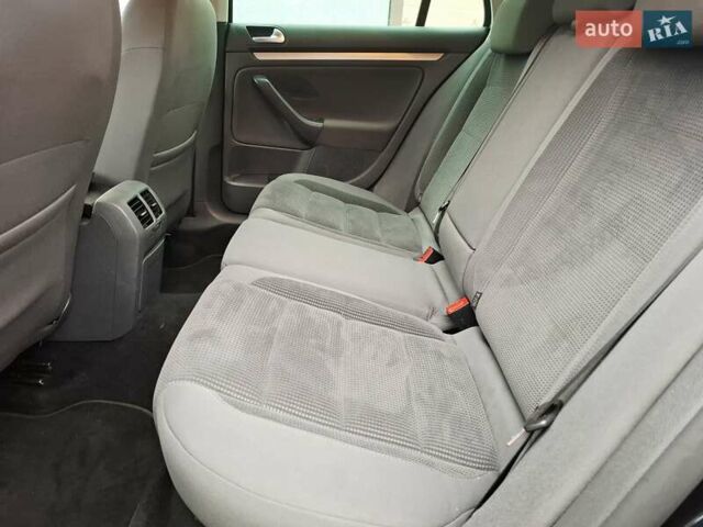 Черный Фольксваген Гольф, объемом двигателя 1.4 л и пробегом 223 тыс. км за 7350 $, фото 26 на Automoto.ua