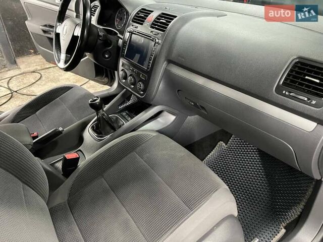 Черный Фольксваген Гольф, объемом двигателя 1.4 л и пробегом 211 тыс. км за 5350 $, фото 10 на Automoto.ua