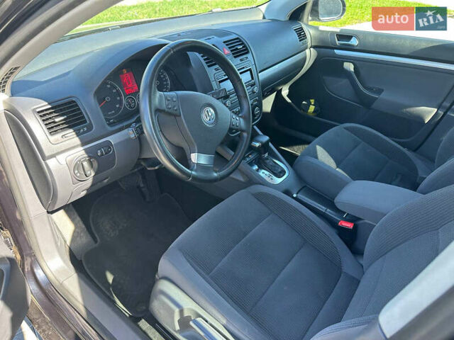Черный Фольксваген Гольф, объемом двигателя 1.39 л и пробегом 242 тыс. км за 5990 $, фото 12 на Automoto.ua
