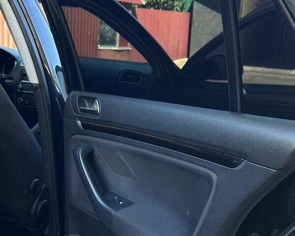 Черный Фольксваген Гольф, объемом двигателя 1.39 л и пробегом 190 тыс. км за 5850 $, фото 14 на Automoto.ua