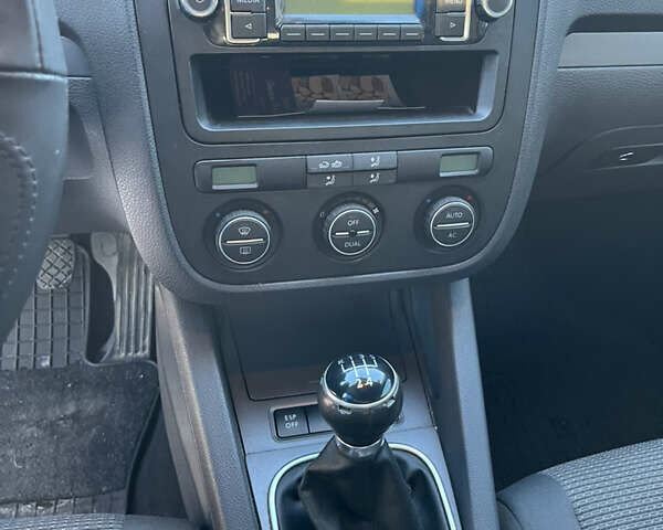 Чорний Фольксваген Гольф, об'ємом двигуна 1.6 л та пробігом 267 тис. км за 7500 $, фото 16 на Automoto.ua