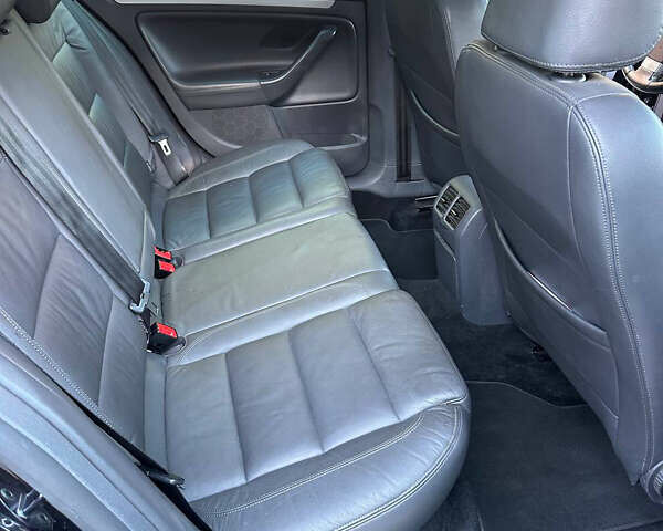 Черный Фольксваген Гольф, объемом двигателя 1.4 л и пробегом 148 тыс. км за 7800 $, фото 31 на Automoto.ua