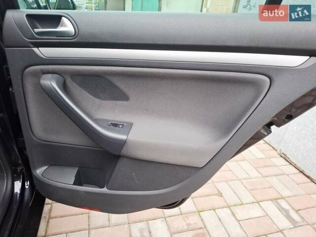 Черный Фольксваген Гольф, объемом двигателя 1.4 л и пробегом 223 тыс. км за 7350 $, фото 37 на Automoto.ua