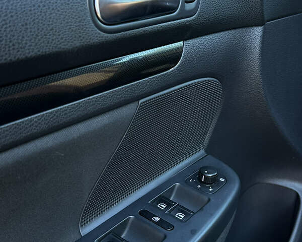 Черный Фольксваген Гольф, объемом двигателя 1.39 л и пробегом 190 тыс. км за 5850 $, фото 18 на Automoto.ua