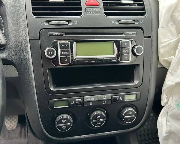 Чорний Фольксваген Гольф, об'ємом двигуна 1.39 л та пробігом 198 тис. км за 2500 $, фото 11 на Automoto.ua