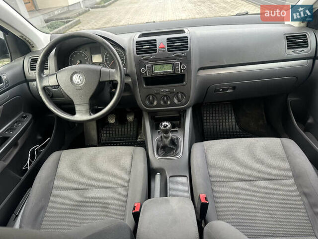 Черный Фольксваген Гольф, объемом двигателя 1.4 л и пробегом 260 тыс. км за 4350 $, фото 12 на Automoto.ua