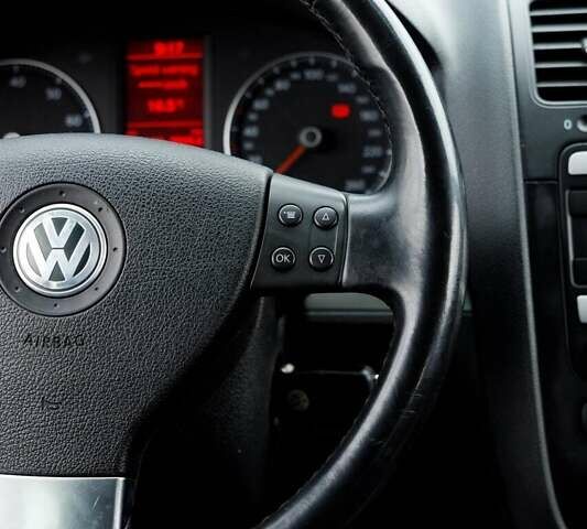 Черный Фольксваген Гольф, объемом двигателя 1.4 л и пробегом 173 тыс. км за 6700 $, фото 13 на Automoto.ua