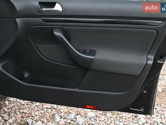 Черный Фольксваген Гольф, объемом двигателя 1.97 л и пробегом 275 тыс. км за 8850 $, фото 39 на Automoto.ua