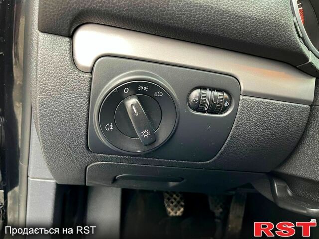 Черный Фольксваген Гольф, объемом двигателя 1.2 л и пробегом 217 тыс. км за 5500 $, фото 5 на Automoto.ua