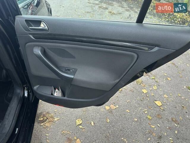 Черный Фольксваген Гольф, объемом двигателя 1.6 л и пробегом 285 тыс. км за 7700 $, фото 10 на Automoto.ua