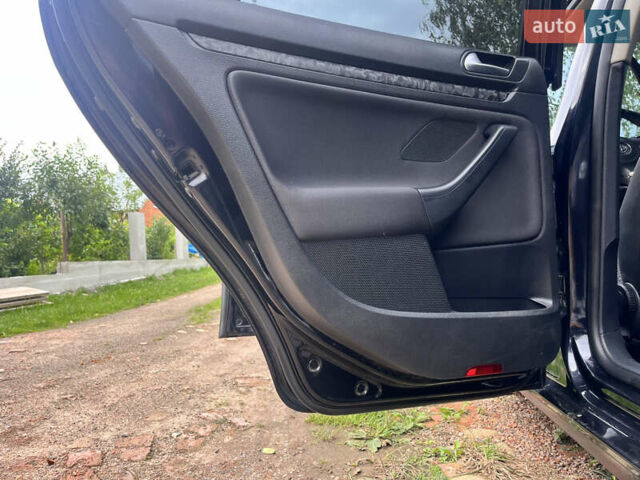 Черный Фольксваген Гольф, объемом двигателя 1.6 л и пробегом 332 тыс. км за 7850 $, фото 15 на Automoto.ua