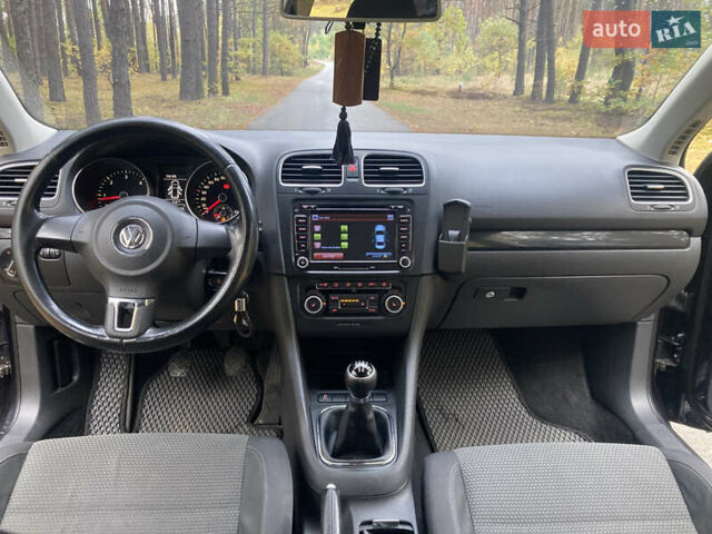 Черный Фольксваген Гольф, объемом двигателя 1.6 л и пробегом 269 тыс. км за 6600 $, фото 6 на Automoto.ua