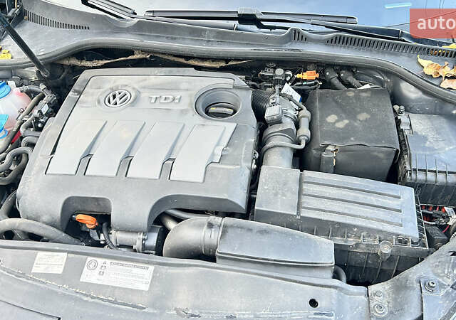 Черный Фольксваген Гольф, объемом двигателя 1.6 л и пробегом 247 тыс. км за 7800 $, фото 18 на Automoto.ua