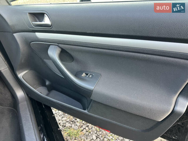 Черный Фольксваген Гольф, объемом двигателя 1.4 л и пробегом 243 тыс. км за 7950 $, фото 19 на Automoto.ua