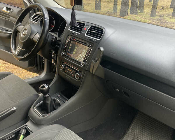 Черный Фольксваген Гольф, объемом двигателя 1.6 л и пробегом 269 тыс. км за 6600 $, фото 13 на Automoto.ua