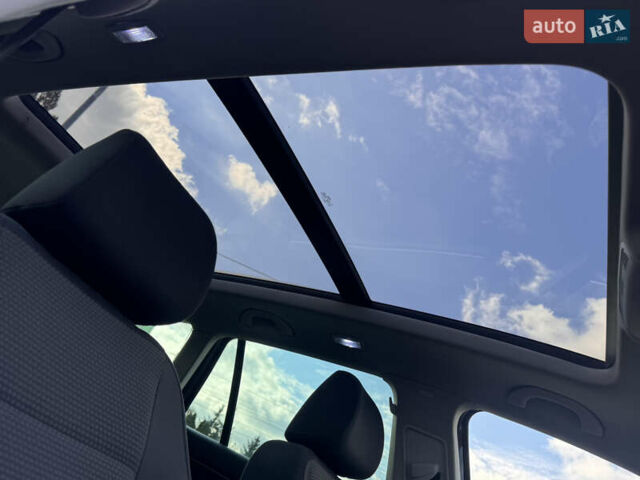 Черный Фольксваген Гольф, объемом двигателя 1.6 л и пробегом 235 тыс. км за 8800 $, фото 43 на Automoto.ua