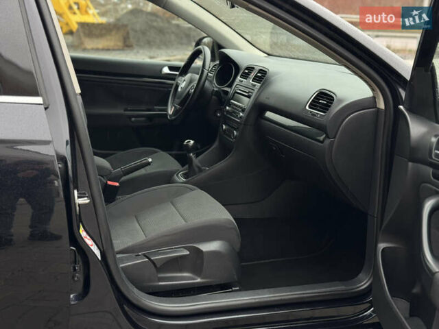 Черный Фольксваген Гольф, объемом двигателя 1.4 л и пробегом 195 тыс. км за 7800 $, фото 28 на Automoto.ua