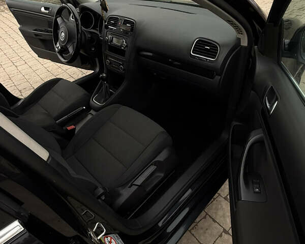 Черный Фольксваген Гольф, объемом двигателя 1.6 л и пробегом 238 тыс. км за 7850 $, фото 8 на Automoto.ua