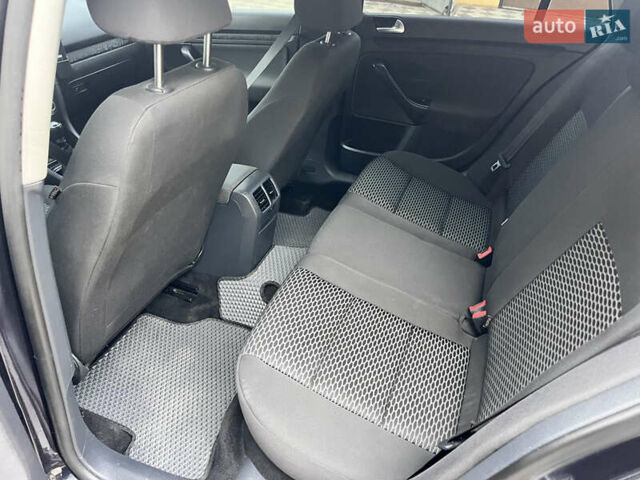 Черный Фольксваген Гольф, объемом двигателя 1.6 л и пробегом 335 тыс. км за 7350 $, фото 27 на Automoto.ua