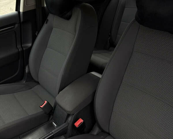 Черный Фольксваген Гольф, объемом двигателя 1.6 л и пробегом 238 тыс. км за 7850 $, фото 13 на Automoto.ua