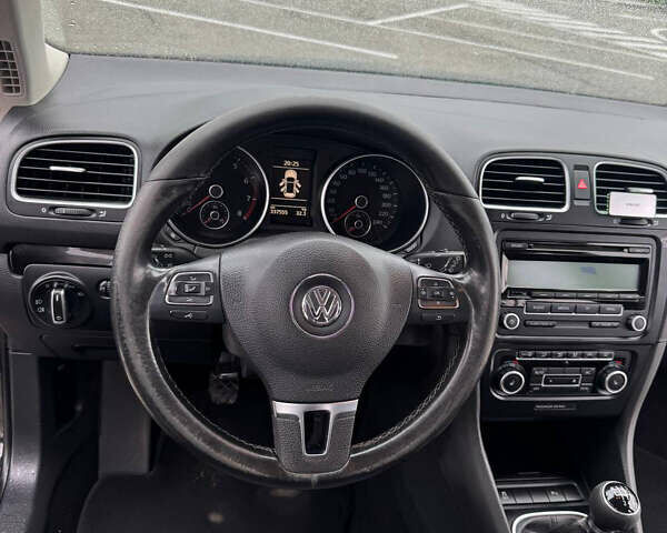 Черный Фольксваген Гольф, объемом двигателя 1.4 л и пробегом 300 тыс. км за 6700 $, фото 14 на Automoto.ua