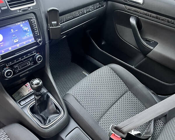 Черный Фольксваген Гольф, объемом двигателя 1.6 л и пробегом 335 тыс. км за 7350 $, фото 25 на Automoto.ua