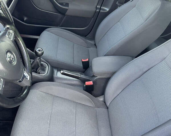 Черный Фольксваген Гольф, объемом двигателя 1.6 л и пробегом 235 тыс. км за 8800 $, фото 36 на Automoto.ua