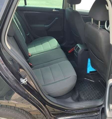 Черный Фольксваген Гольф, объемом двигателя 1.6 л и пробегом 300 тыс. км за 7200 $, фото 3 на Automoto.ua