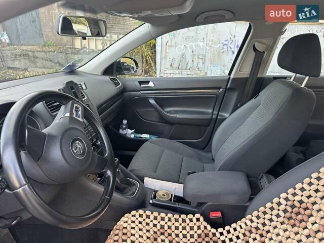 Черный Фольксваген Гольф, объемом двигателя 1.6 л и пробегом 285 тыс. км за 7700 $, фото 15 на Automoto.ua