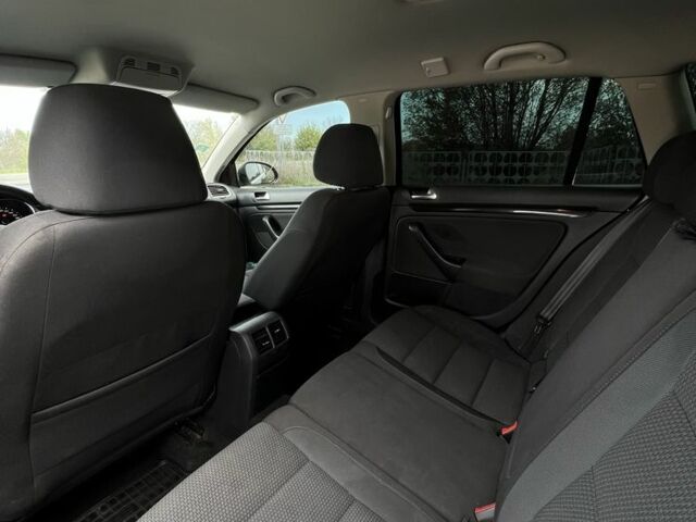 Черный Фольксваген Гольф, объемом двигателя 1.6 л и пробегом 282 тыс. км за 7000 $, фото 13 на Automoto.ua