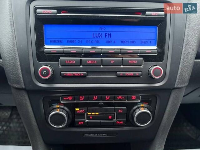 Черный Фольксваген Гольф, объемом двигателя 1.39 л и пробегом 228 тыс. км за 8200 $, фото 12 на Automoto.ua