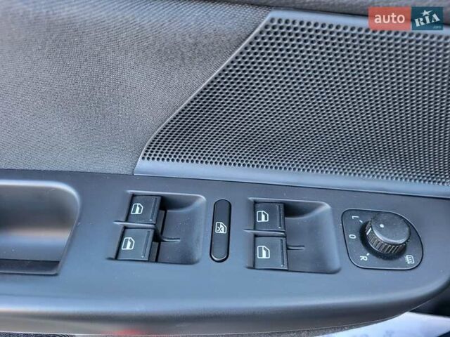 Черный Фольксваген Гольф, объемом двигателя 1.4 л и пробегом 199 тыс. км за 8000 $, фото 23 на Automoto.ua