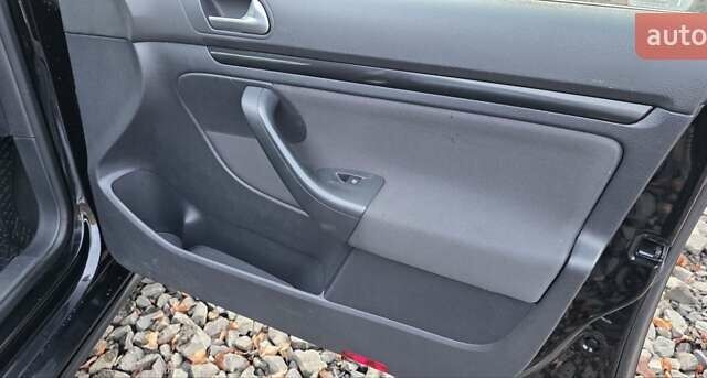 Черный Фольксваген Гольф, объемом двигателя 1.6 л и пробегом 183 тыс. км за 6100 $, фото 7 на Automoto.ua