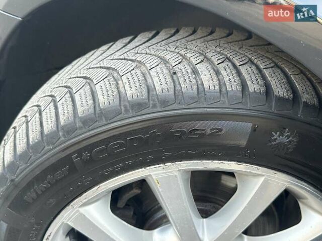 Черный Фольксваген Гольф, объемом двигателя 1.6 л и пробегом 294 тыс. км за 7700 $, фото 5 на Automoto.ua