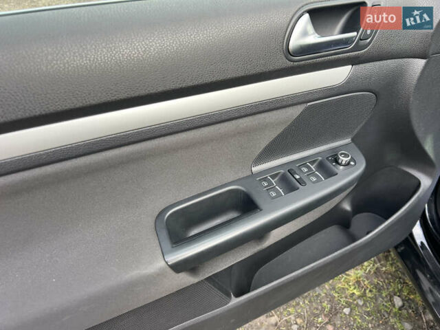 Черный Фольксваген Гольф, объемом двигателя 1.4 л и пробегом 243 тыс. км за 7950 $, фото 7 на Automoto.ua