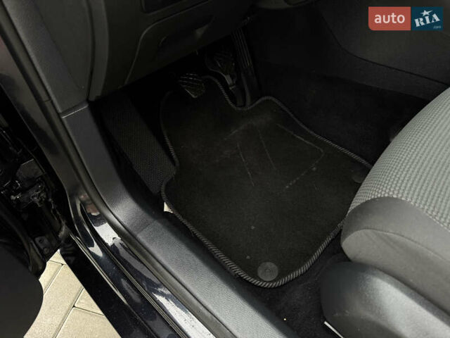 Черный Фольксваген Гольф, объемом двигателя 1.4 л и пробегом 195 тыс. км за 7800 $, фото 21 на Automoto.ua