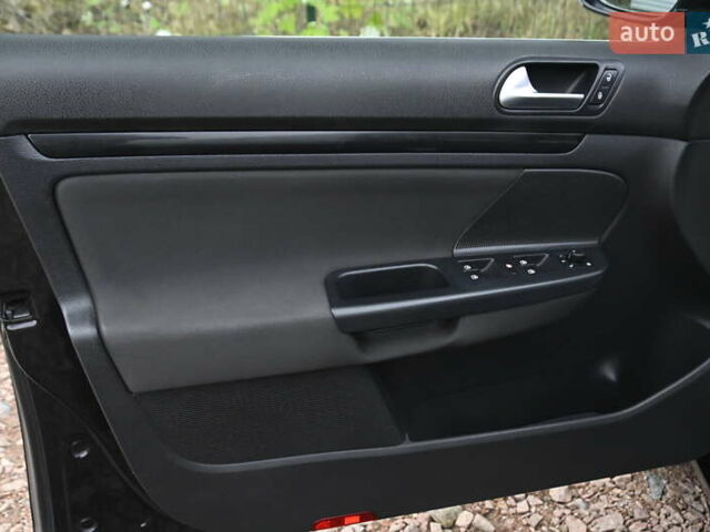 Черный Фольксваген Гольф, объемом двигателя 1.97 л и пробегом 275 тыс. км за 8850 $, фото 16 на Automoto.ua