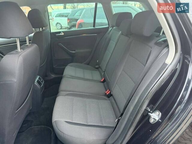 Черный Фольксваген Гольф, объемом двигателя 1.4 л и пробегом 213 тыс. км за 7850 $, фото 16 на Automoto.ua