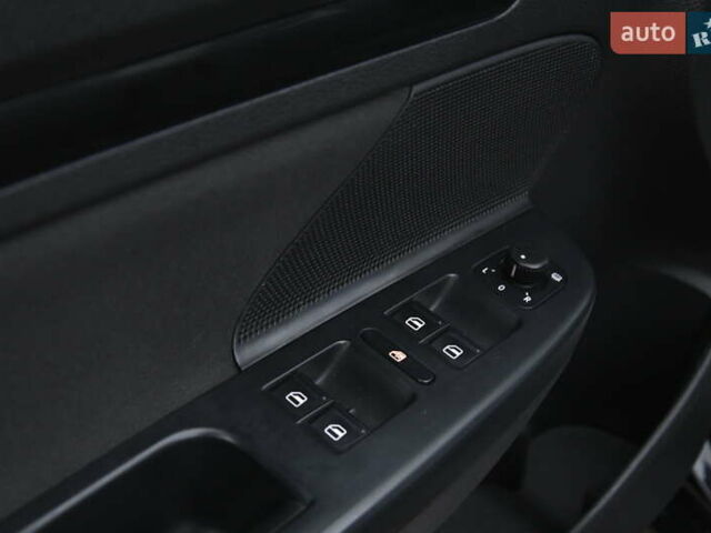 Черный Фольксваген Гольф, объемом двигателя 1.97 л и пробегом 275 тыс. км за 8850 $, фото 17 на Automoto.ua