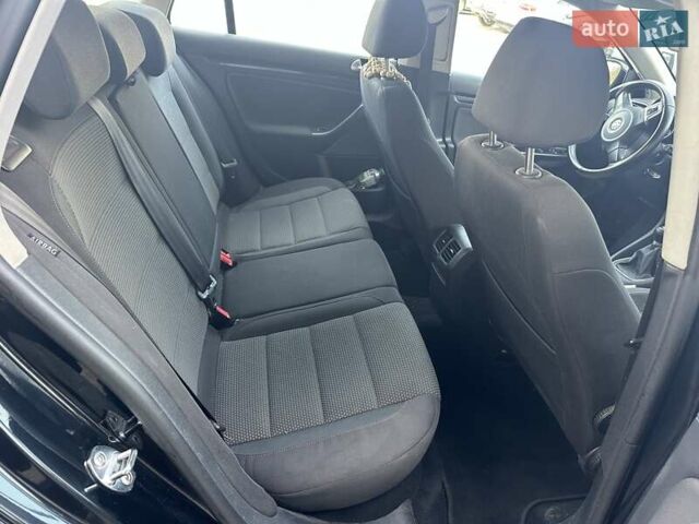 Черный Фольксваген Гольф, объемом двигателя 1.6 л и пробегом 285 тыс. км за 7700 $, фото 11 на Automoto.ua