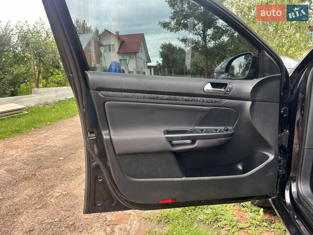 Черный Фольксваген Гольф, объемом двигателя 1.6 л и пробегом 332 тыс. км за 7850 $, фото 7 на Automoto.ua