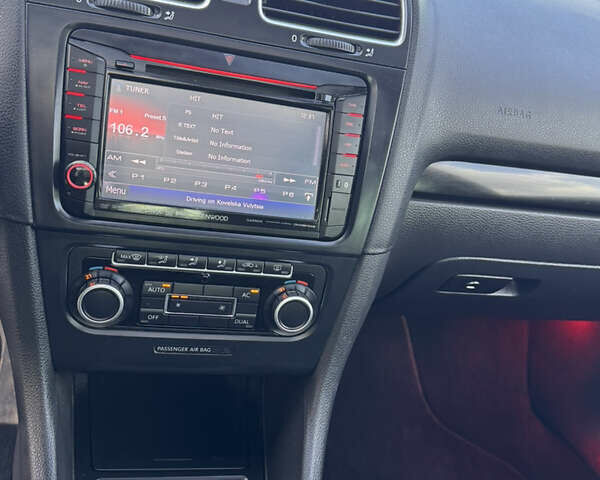 Черный Фольксваген Гольф, объемом двигателя 1.6 л и пробегом 235 тыс. км за 8800 $, фото 5 на Automoto.ua