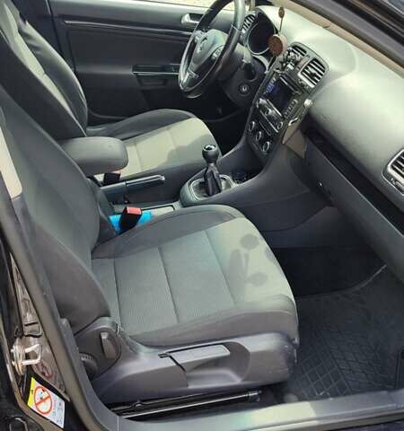 Черный Фольксваген Гольф, объемом двигателя 1.6 л и пробегом 300 тыс. км за 7200 $, фото 6 на Automoto.ua