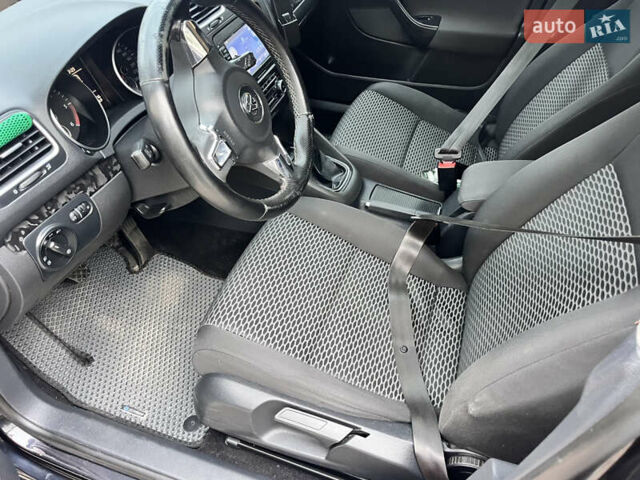 Черный Фольксваген Гольф, объемом двигателя 1.6 л и пробегом 332 тыс. км за 7850 $, фото 12 на Automoto.ua