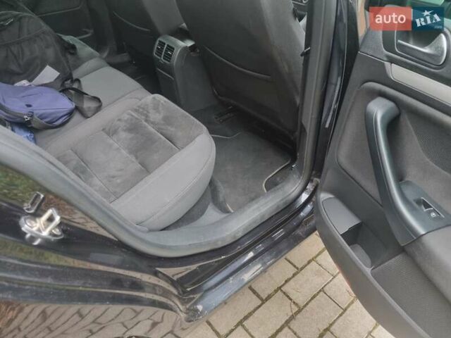 Черный Фольксваген Гольф, объемом двигателя 1.6 л и пробегом 280 тыс. км за 9000 $, фото 13 на Automoto.ua