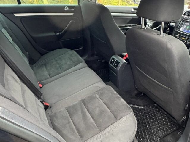 Черный Фольксваген Гольф, объемом двигателя 1.6 л и пробегом 243 тыс. км за 7300 $, фото 4 на Automoto.ua