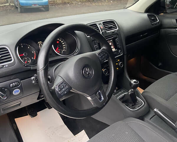 Черный Фольксваген Гольф, объемом двигателя 1.6 л и пробегом 230 тыс. км за 8450 $, фото 11 на Automoto.ua