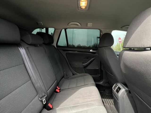 Черный Фольксваген Гольф, объемом двигателя 1.6 л и пробегом 282 тыс. км за 7000 $, фото 8 на Automoto.ua